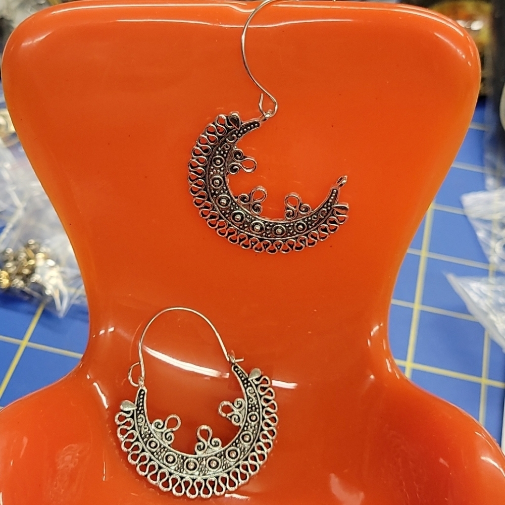 Bohemian Silver Tone Filigree Style  Earrings - Picture 2 of 3